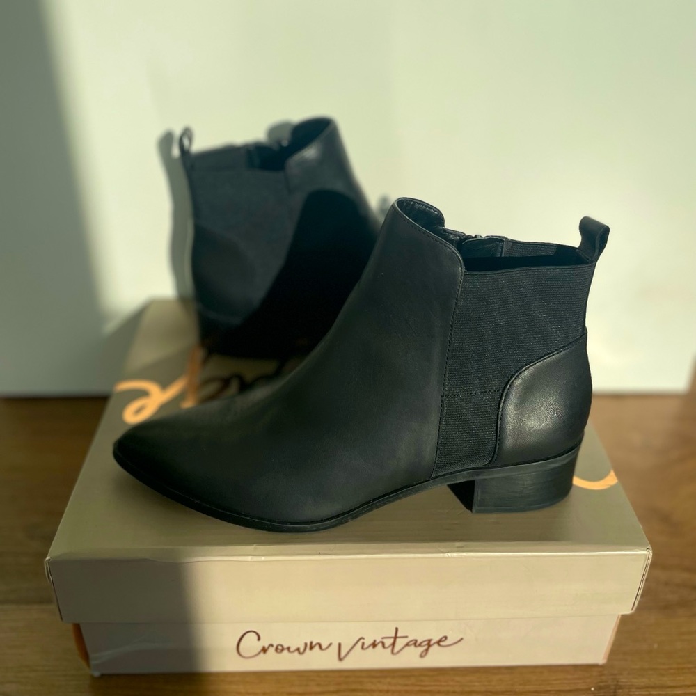 Crown Vintage black ankle booties size US 8